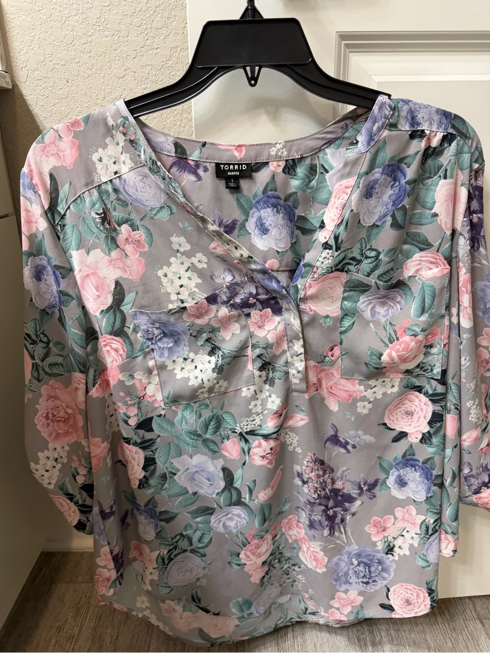 Torrid Gray Floral Split-Neck Blouse Size 1